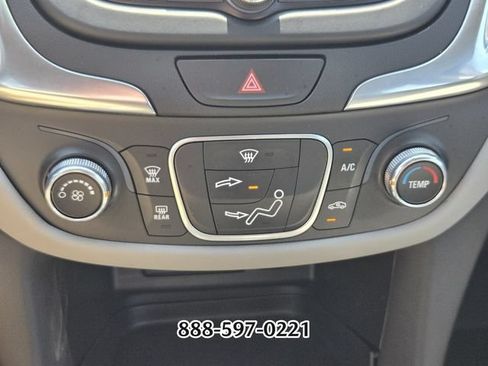 Used 2021 Chevrolet Equinox LS FWD image 24