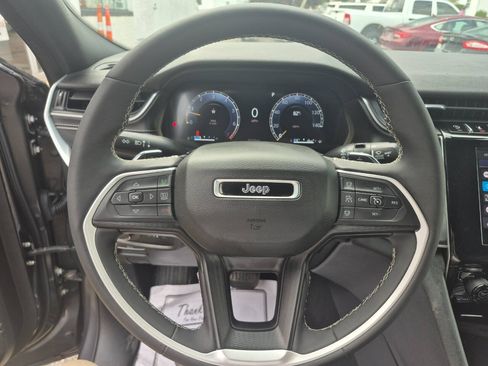 Used 2024 Jeep Grand Cherokee Laredo w/ Luxury Tech Group I AWD/4WD image 19