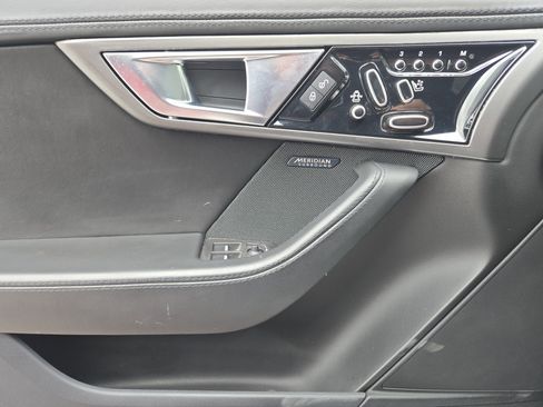 Used 2016 Jaguar F-TYPE R image 26