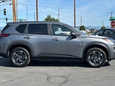 Used 2025 Nissan Rogue SV AWD/4WD image 3