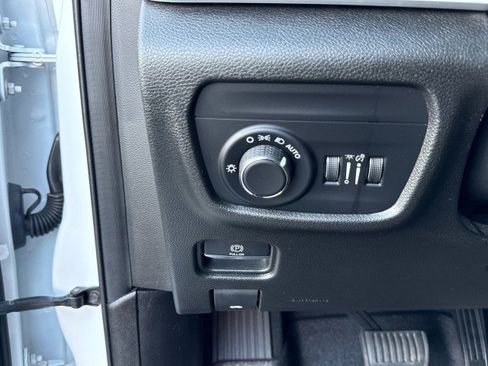 Used 2023 Jeep Grand Cherokee L Laredo image 27