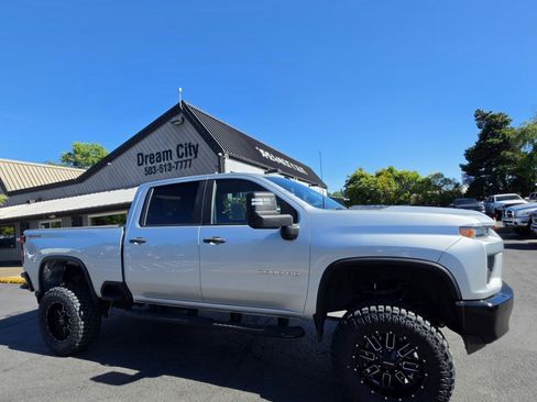 Used 2022 Chevrolet Silverado 2500 Custom w/ Custom Value Package AWD/4WD image 6