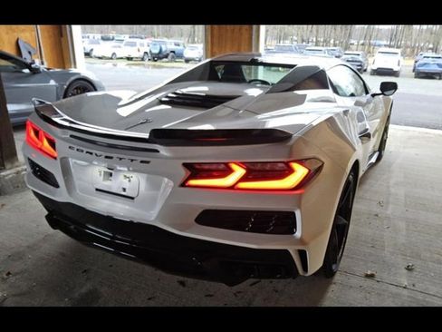 Used 2025 Chevrolet Corvette E-Ray AWD/4WD image 2