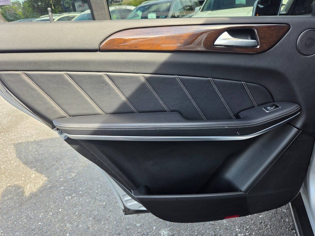 Used 2014 Mercedes-Benz GL 350 BlueTEC 4MATIC image 32