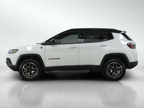 Used 2025 Jeep Compass Trailhawk AWD/4WD image 2