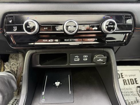 Used 2025 Honda Pilot TrailSport image 39