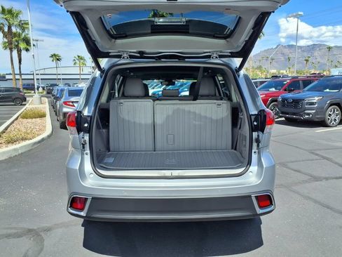 Used 2019 Toyota Highlander Limited AWD/4WD image 16