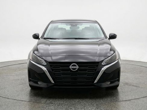 Used 2025 Nissan Altima 2.5 SV image 2