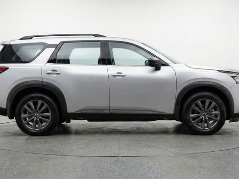 Used 2025 Nissan Pathfinder SV AWD/4WD image 11