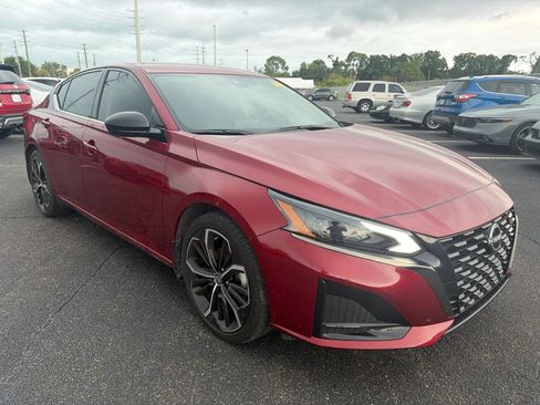 Used 2024 Nissan Altima 2.5 SR FWD image 1