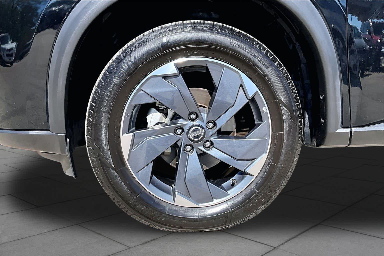 Used 2025 Nissan Rogue SV FWD image 11