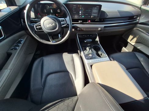 Used 2025 Kia Carnival FWD image 30