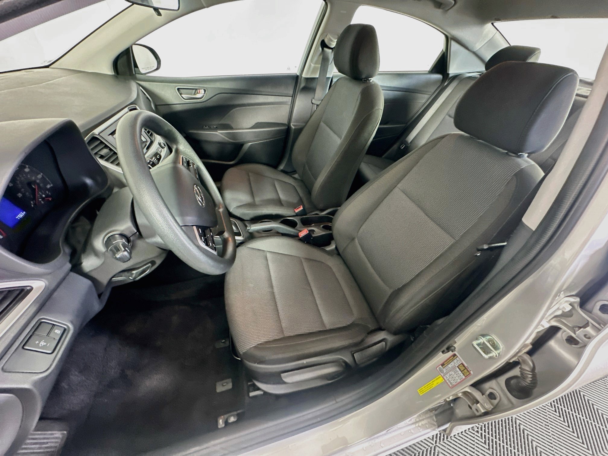 Used 2022 Hyundai Accent SE FWD image 13