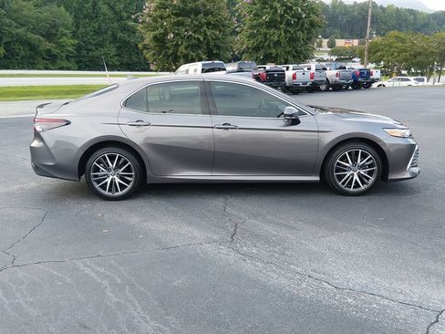 Used 2024 Toyota Camry XLE FWD image 3