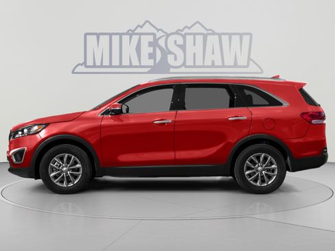 Used 2017 Kia Sorento AWD w/ LX Convenience Package image 3