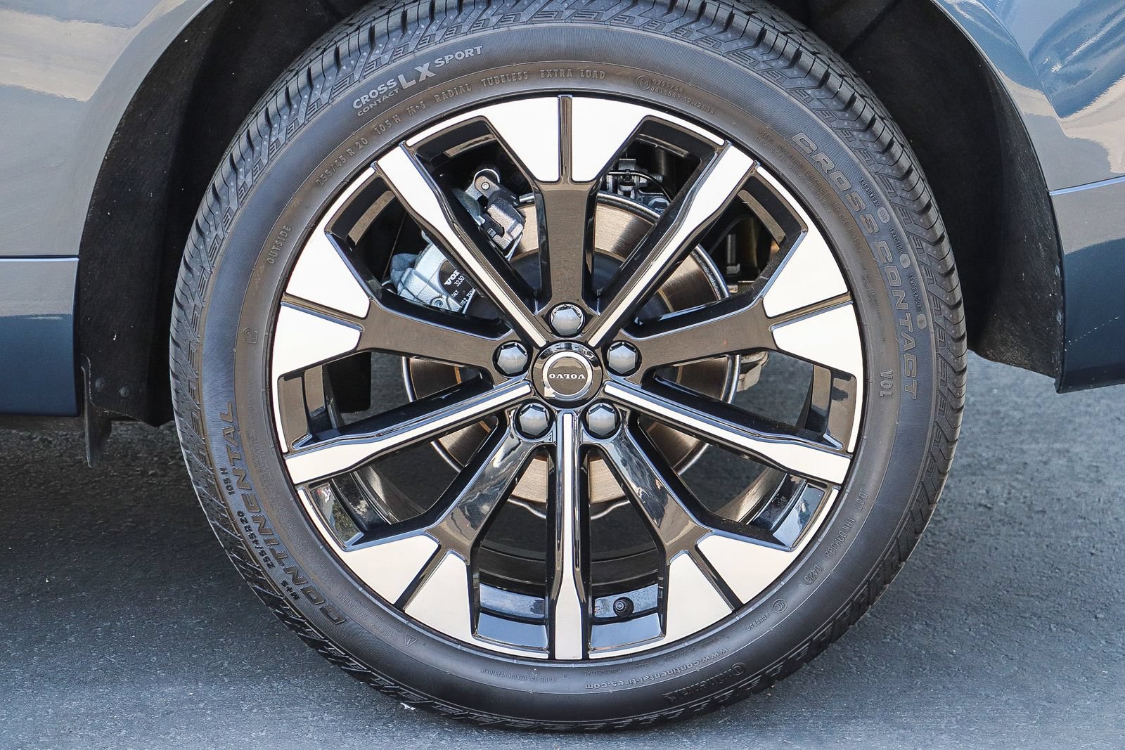 Used 2026 Volvo XC60 B5 Plus w/ Protection Package Premier AWD/4WD image 12