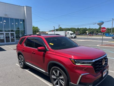 Used 2023 Honda Pilot Elite image 3