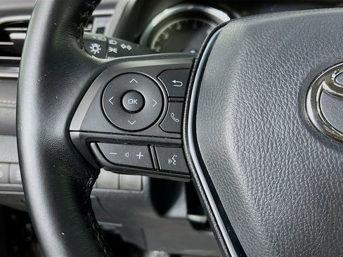 Used 2020 Toyota Camry SE image 15