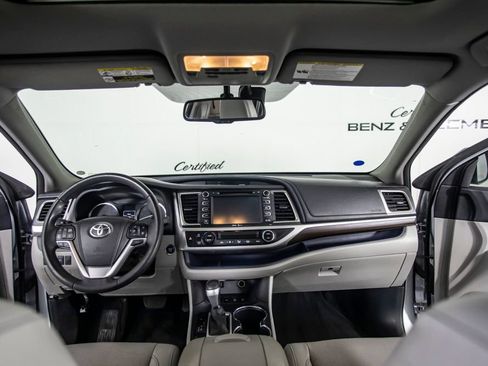 Used 2015 Toyota Highlander Limited w/ Driver Technology Package AWD/4WD image 31