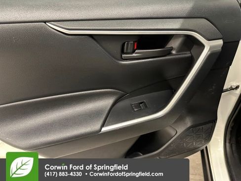 Used 2019 Toyota RAV4 LE image 18