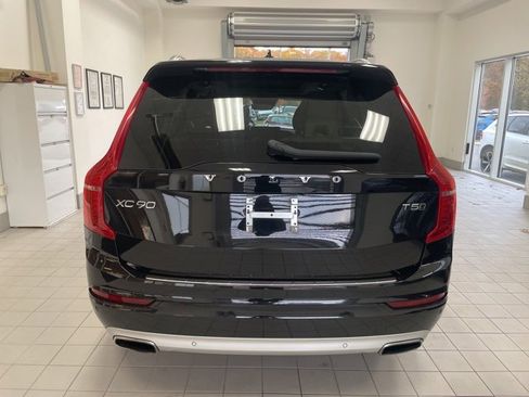 Used 2021 Volvo XC90 T5 Momentum w/ Climate Package image 3