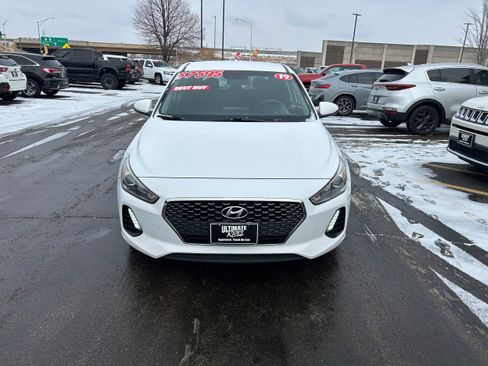 Used 2019 Hyundai Elantra GT image 2