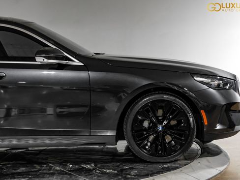 Used 2025 BMW 530i RWD image 11