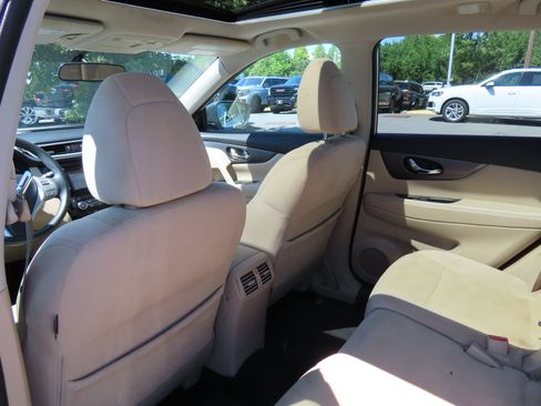 Used 2016 Nissan Rogue SV w/ SV Premium Package AWD/4WD image 28