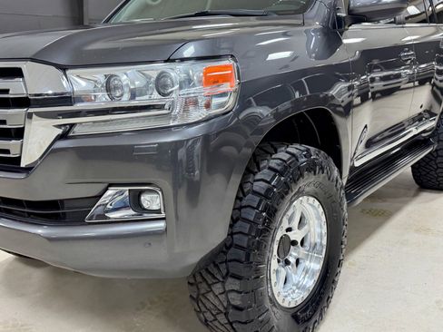 Used 2019 Toyota Land Cruiser image 11