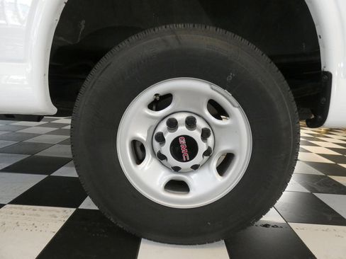 Used 2023 GMC Savana 2500 w/ Driver Convenience Package image 7