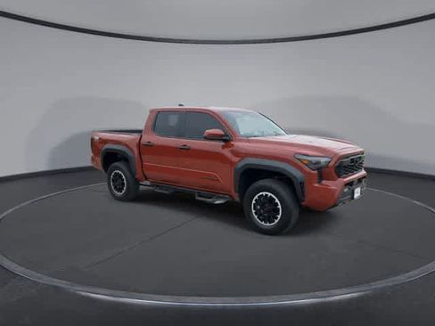 Certified 2025 Toyota Tacoma TRD Off-Road AWD/4WD image 2