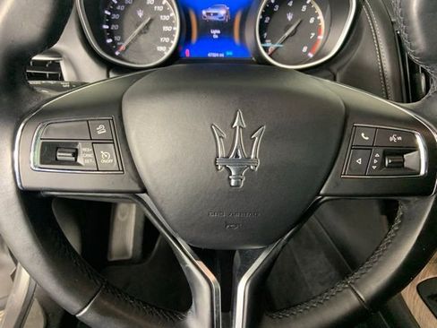 Used 2019 Maserati Levante GranLusso AWD/4WD image 29