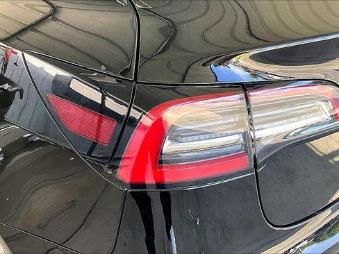 Used 2022 Tesla Model 3 Long Range AWD/4WD image 24