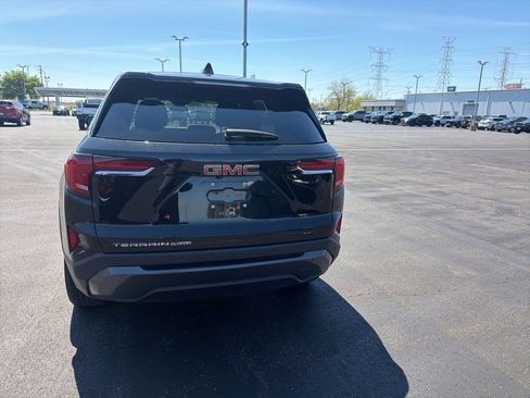 Used 2025 GMC Terrain Elevation image 3