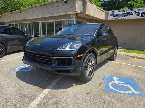 Used 2023 Porsche Cayenne AWD/4WD image 14