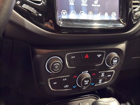 Used 2018 Jeep Compass Limited image 19