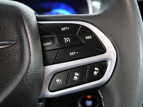 Used 2025 Chrysler Pacifica Select FWD image 22