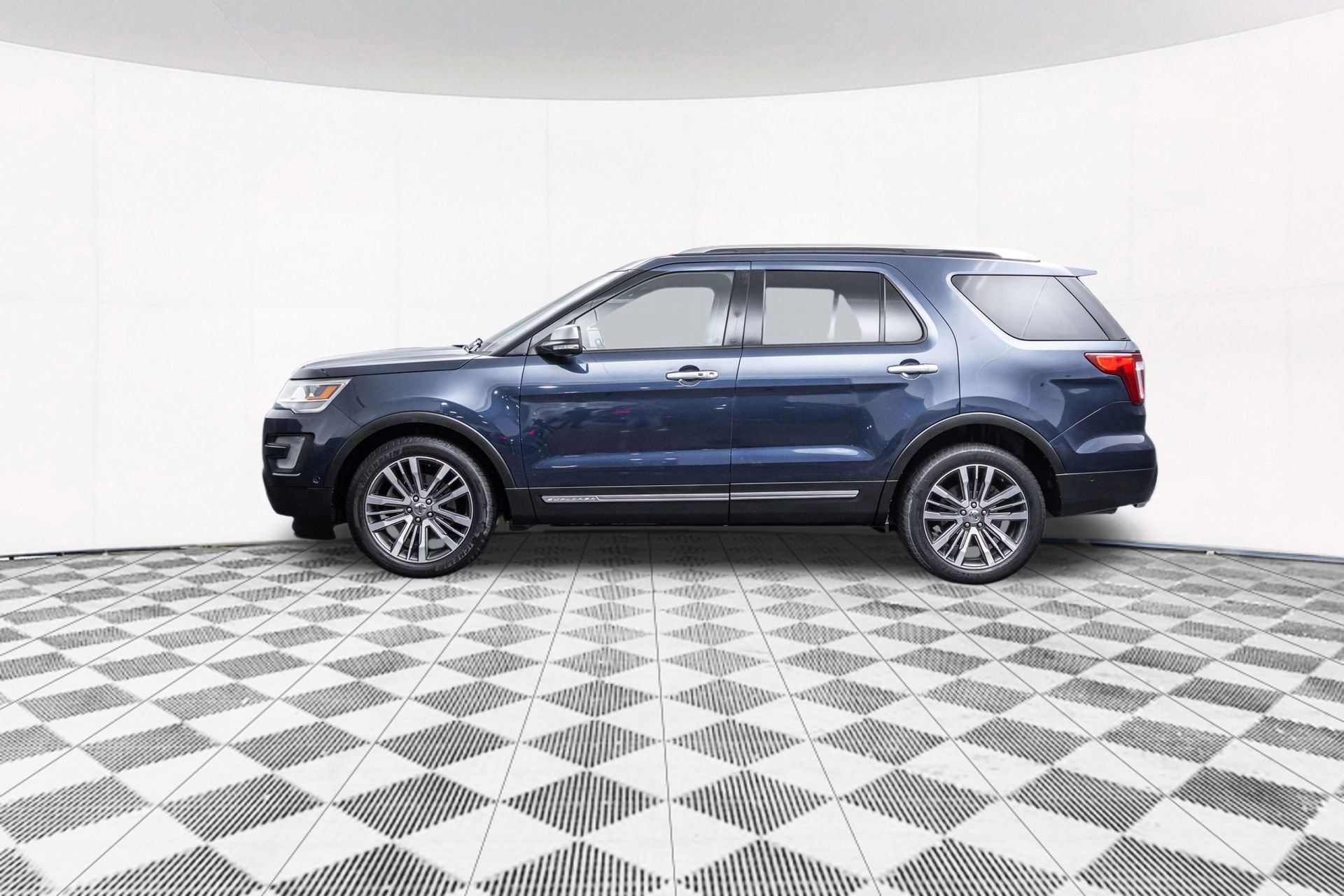 Used 2017 Ford Explorer Platinum AWD/4WD image 6