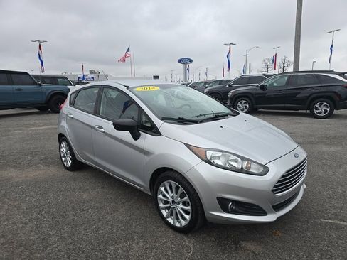 Used 2014 Ford Fiesta SE w/ Equipment Group 201A image 3