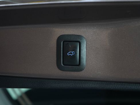 Used 2017 Toyota Highlander Limited AWD/4WD image 17