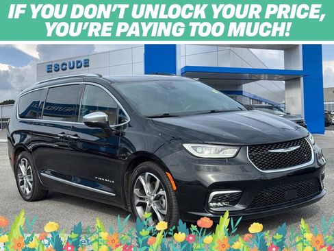 Used 2022 Chrysler Pacifica Pinnacle FWD image 1