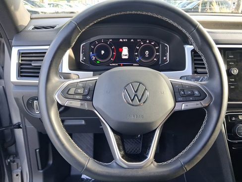 Used 2022 Volkswagen Atlas Cross Sport SE w/ Black Wheel Package AWD/4WD image 17