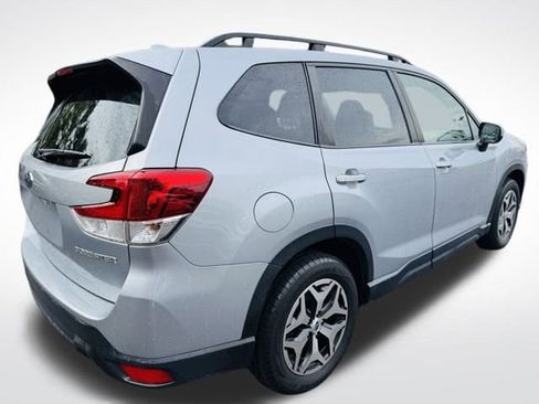 Used 2022 Subaru Forester Premium image 4