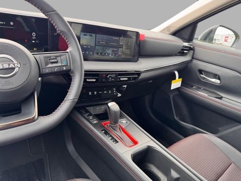 Certified 2025 Nissan Kicks SR image 5