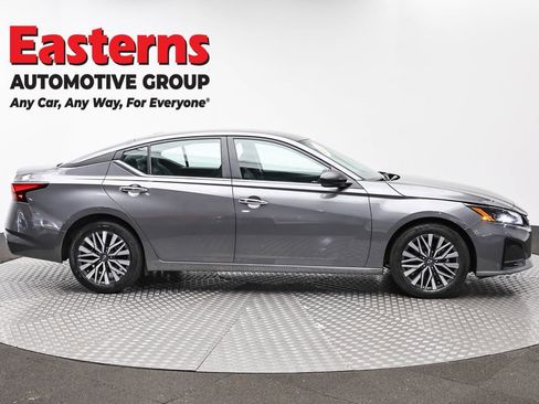 Used 2025 Nissan Altima 2.5 SV FWD image 4