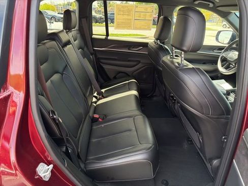 Used 2025 Jeep Grand Cherokee Limited image 21