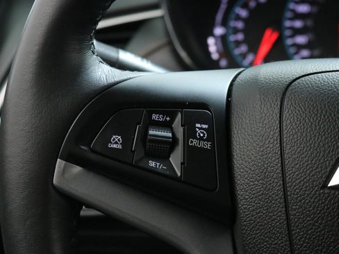 Used 2022 Chevrolet Trax LT w/ LT Convenience Package image 13