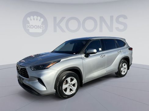 Used 2022 Toyota Highlander L image 1