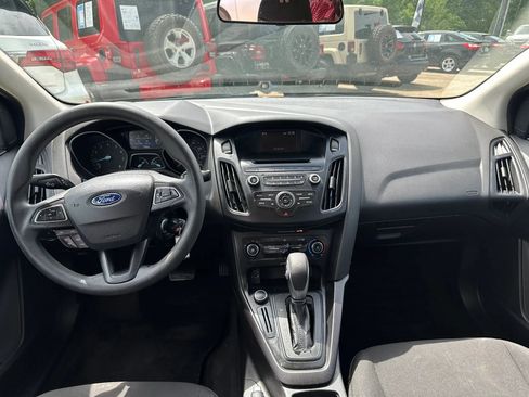 Used 2017 Ford Focus SE FWD image 14