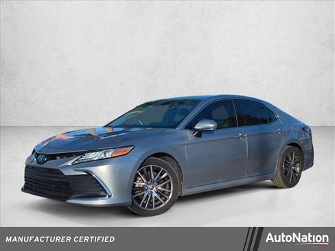 Certified 2022 Toyota Camry XLE FWD image 1